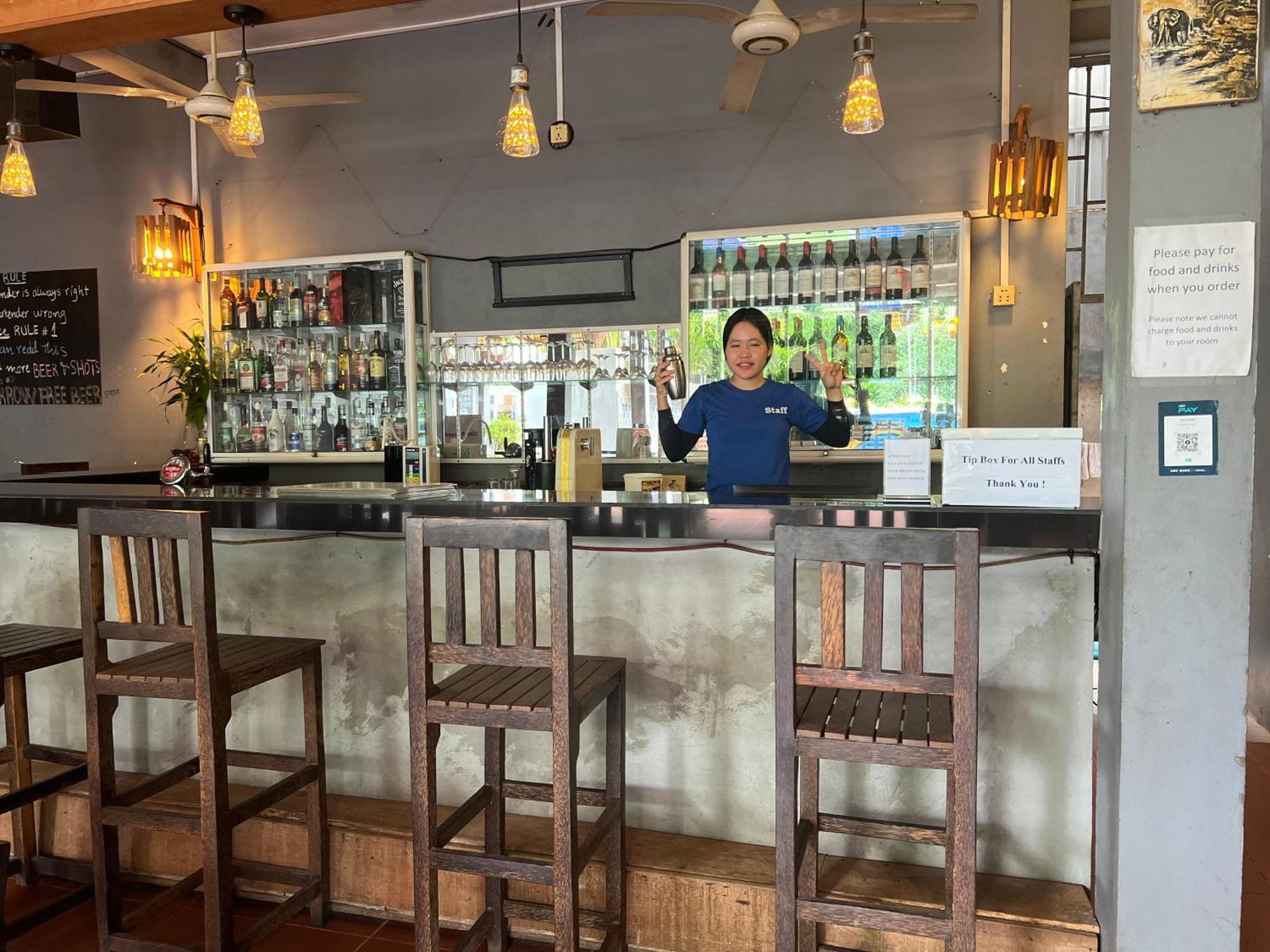 Siem Reap Pub Hostel Екстериор снимка
